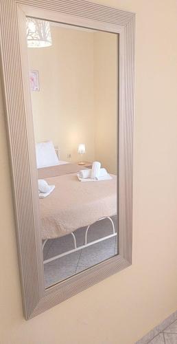  Golden Apartment in Néa Péramos