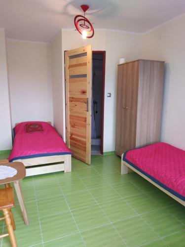 2 twin beds