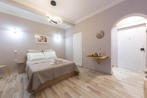 Plato's Square Apartments, Atene