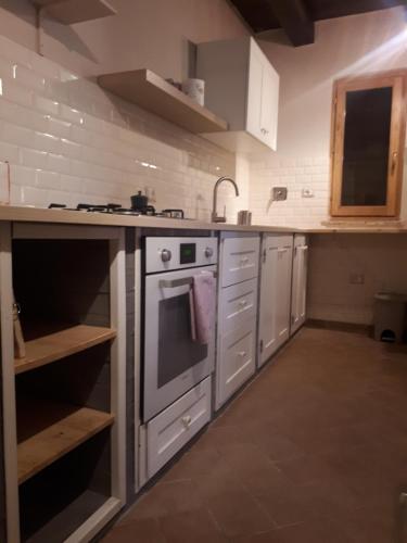 кухня, Appartamento di Claudia in campagna, Locazione turistica in Сполето