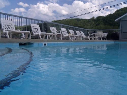 Four Seasons Inn