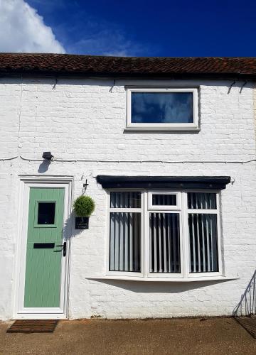 Ladybird Cottage, Dog Friendly, Couples Or Small Families, Yorkshire Wolds - Countryside And Coa, Nafferton, East Yorkshire