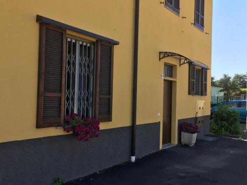 Entrance, Casa Gialla 89 in Garbagnate Milanese