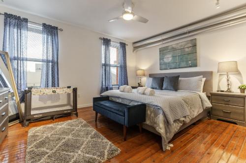 Luxury 1BR OLD CITY-KING BED Walk to Liberty Bell & Independence Mall - FREE PARKING!