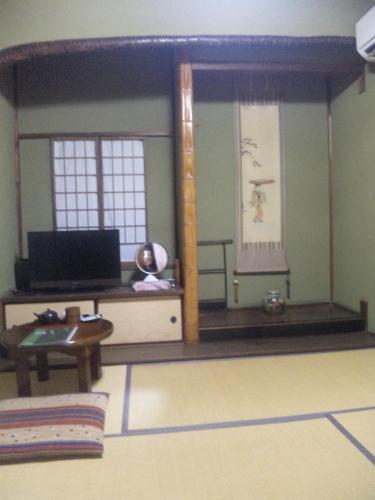 Japanese-Style Single Room with Shared Bathroom - Non-Smoking