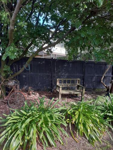 Garden, Kiwi Hosts in Auckland