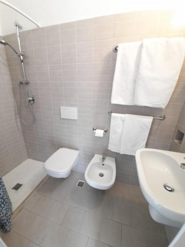 Standard Double or Twin Room with Balcony image 7