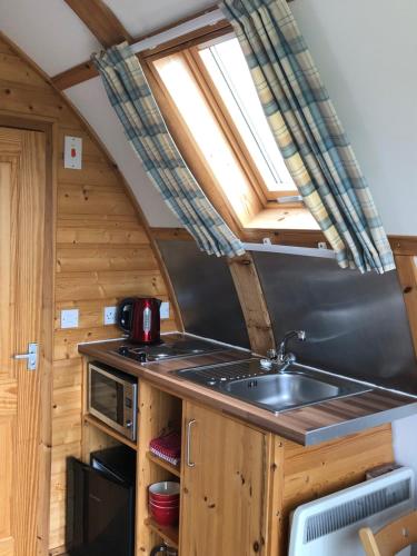 кухня, Loch Shin Glamping Pods in Лерг