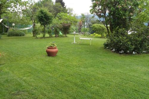 LAKE ORTA OPENSPACE garden beach