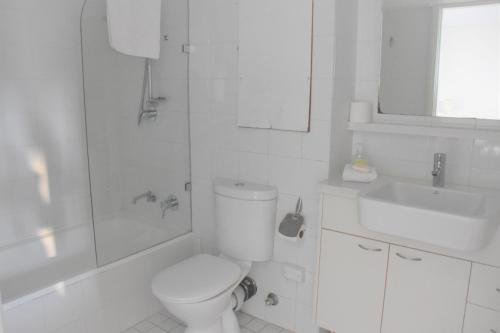 Accommodation Sydney City Centre - Studio Apartment with Hyde Park View - image 8