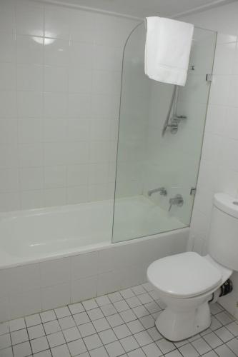 Accommodation Sydney City Centre - Studio Apartment with Hyde Park View - image 7