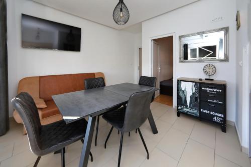 One-Bedroom Apartment with Balcony image 10