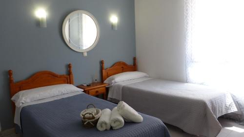 2 twin beds