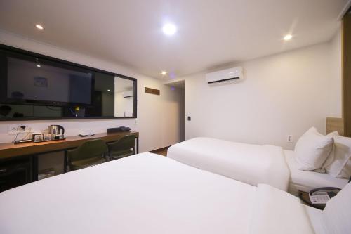 The BS Hotel Busan Station - Tap to explore photos