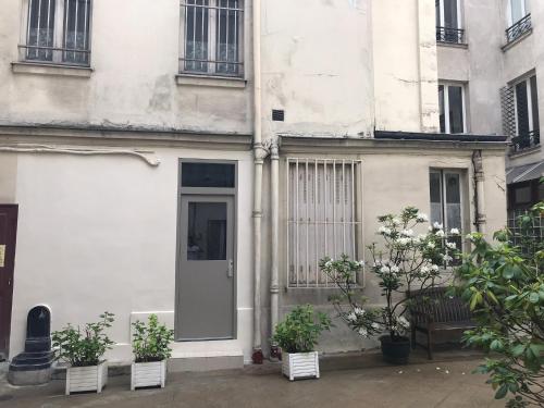 Cozy Marais Studio