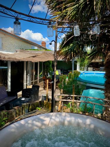 Villa campagne avec piscine (10 personnes) gîte à louer Cramchaban