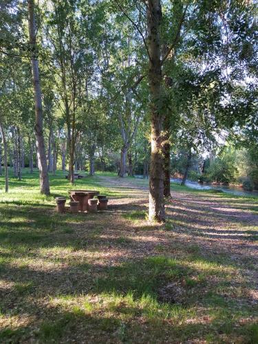 DURMIENDO ENTRE ARBOLES, Bonita cabaña en La Rioja