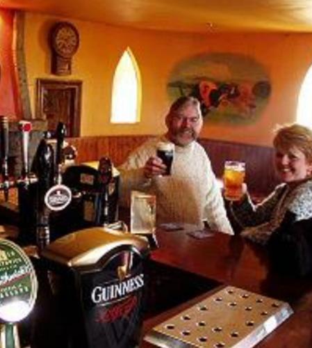 Keane's Bar & Restaurant - image 2