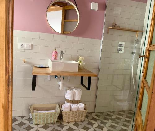 LA MOMA Apartments - image 11