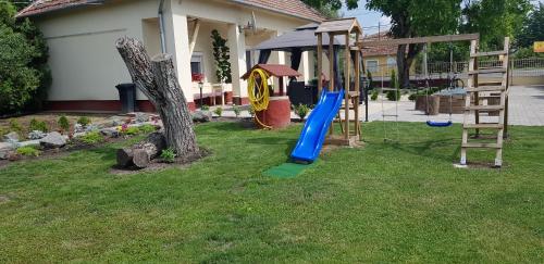 Harmónia Kisház Vendéghàz (Harmonia Kishaz Vendeghaz) in โปรอสซโล่