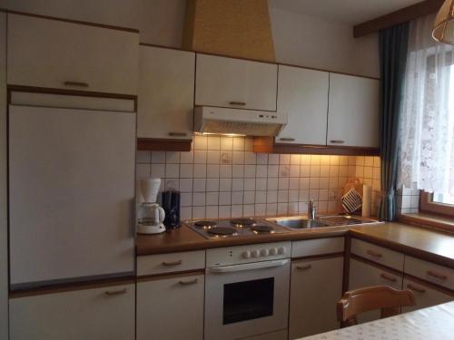 廚房, 瑪吉特民宿 (Haus Margit) in 科森