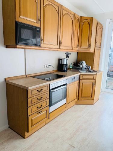Konyha, Großartige 3 Zimmer Ferienwohnung mit Kamin und Garten für 1-6 Personen (Großartige 3 Zimmer Ferienwohnung mit Kamin und Garten fur 1-6 Personen) in Kaufbeuren