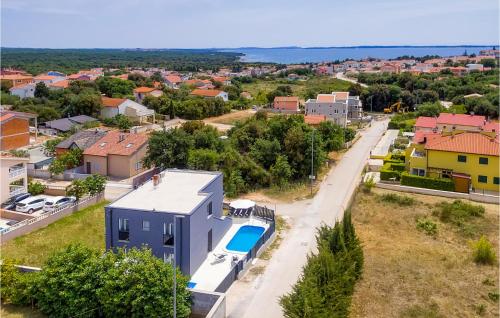 Amazing Home In Peroj With 4 Bedrooms, Wifi And Outdoor Swimming Pool - Peroj