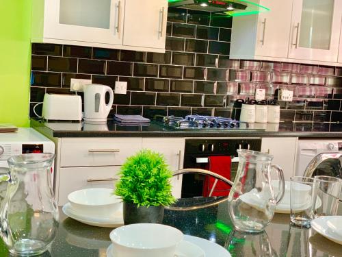 London Luxury 2Bedrooms, Reception, Garden, Apartment