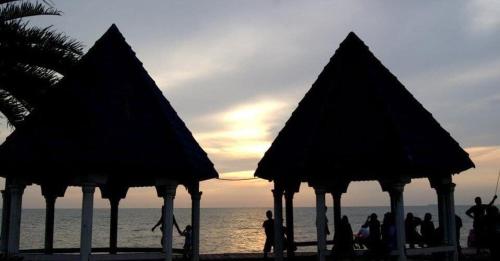 kemunting beach resort