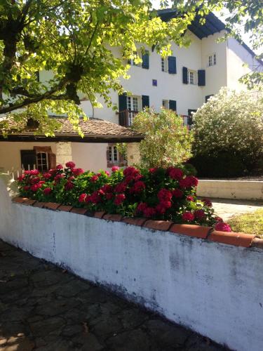 Maison de 10 chambres a Urrugne avec magnifique vue sur la montagne jardin amenage et WiFi a 5 km de la plage gîte à louer Arantza
