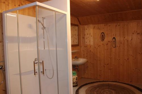Vannas istaba, Schmiedalm in Haus im Ennštāla