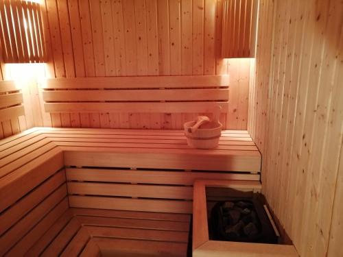 Sauna, Bed & Breakfast Chateau Les Cedres in Bretteville-l'Orgueilleuse