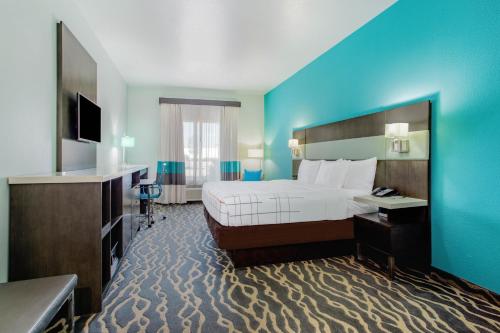 La Quinta Inn & Suites by Wyndham Northlake Ft. Worth