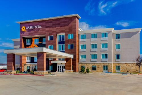 La Quinta Inn & Suites by Wyndham Northlake Ft. Worth