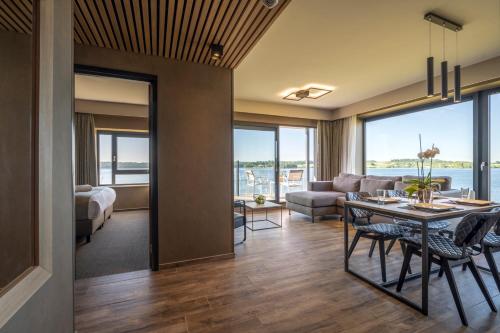 Best Western Plus Golden Lakes Hotel - image 4