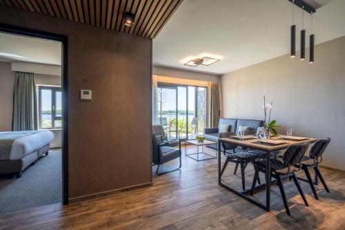 Best Western Plus Golden Lakes Hotel - image 7