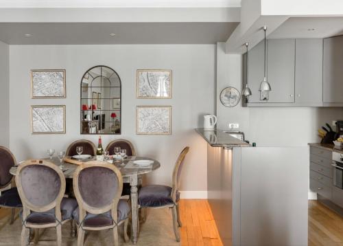 brouilly apartment one block from Eiffel Tower, Parigi (foto 6)