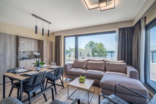 Best Western Plus Golden Lakes Hotel - image 12