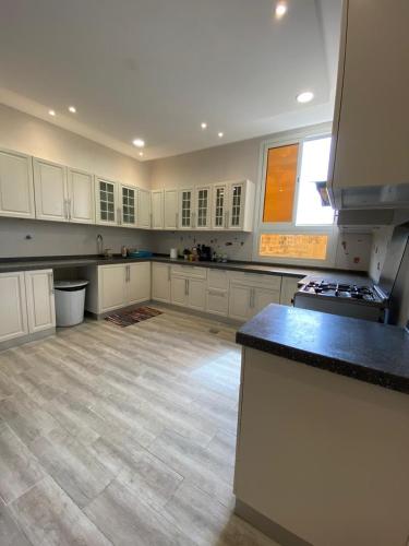 A - 369 مقابل الراشد مول A - 369 مقابل الراشد مول