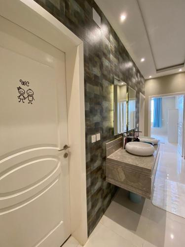 A - 369 مقابل الراشد مول A - 369 مقابل الراشد مول