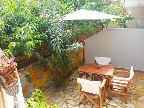 Bourbos Summer Rooms - image 4