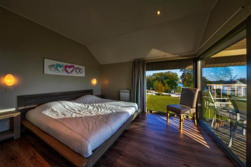 3 bedrooms, 4 beds