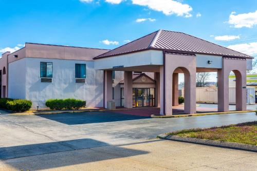 Econo Lodge & Suites Clarksville