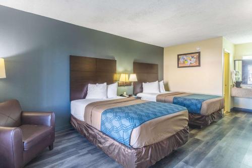 Econo Lodge & Suites Clarksville near Governors Square Mall in Clarksville (TN)