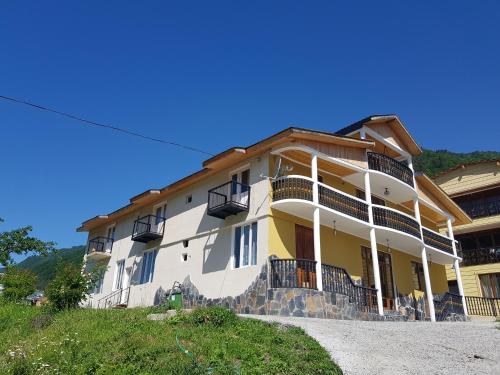 ทางเข้า, Hilltop Mestia in เมสเตีย