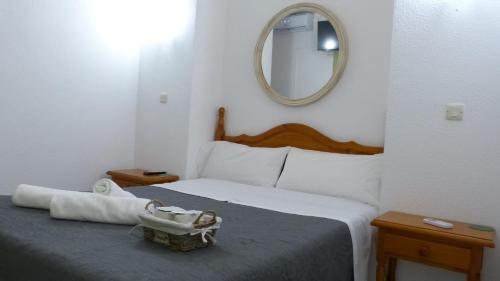 HOSTAL CANDELEDA - image 2