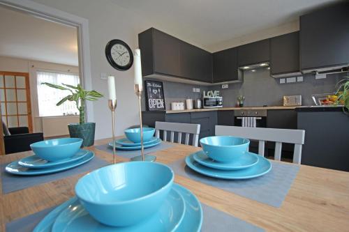 Prenton Place By Copper House - 3 Bedroom Home With Parking - Chester City Centre - Sleeps 8, , Cheshire