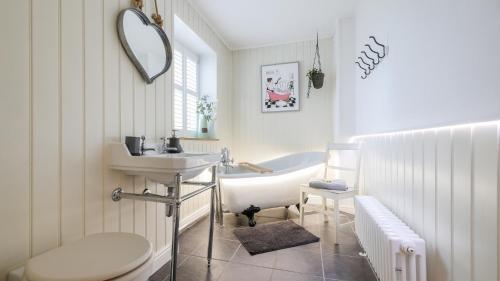 Swallowship Cottage