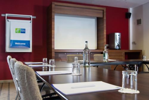 Holiday Inn Express Leeds City Centre an IHG Hotel - image 4