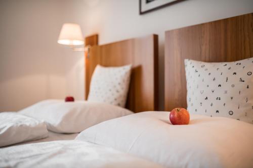 2 twin beds